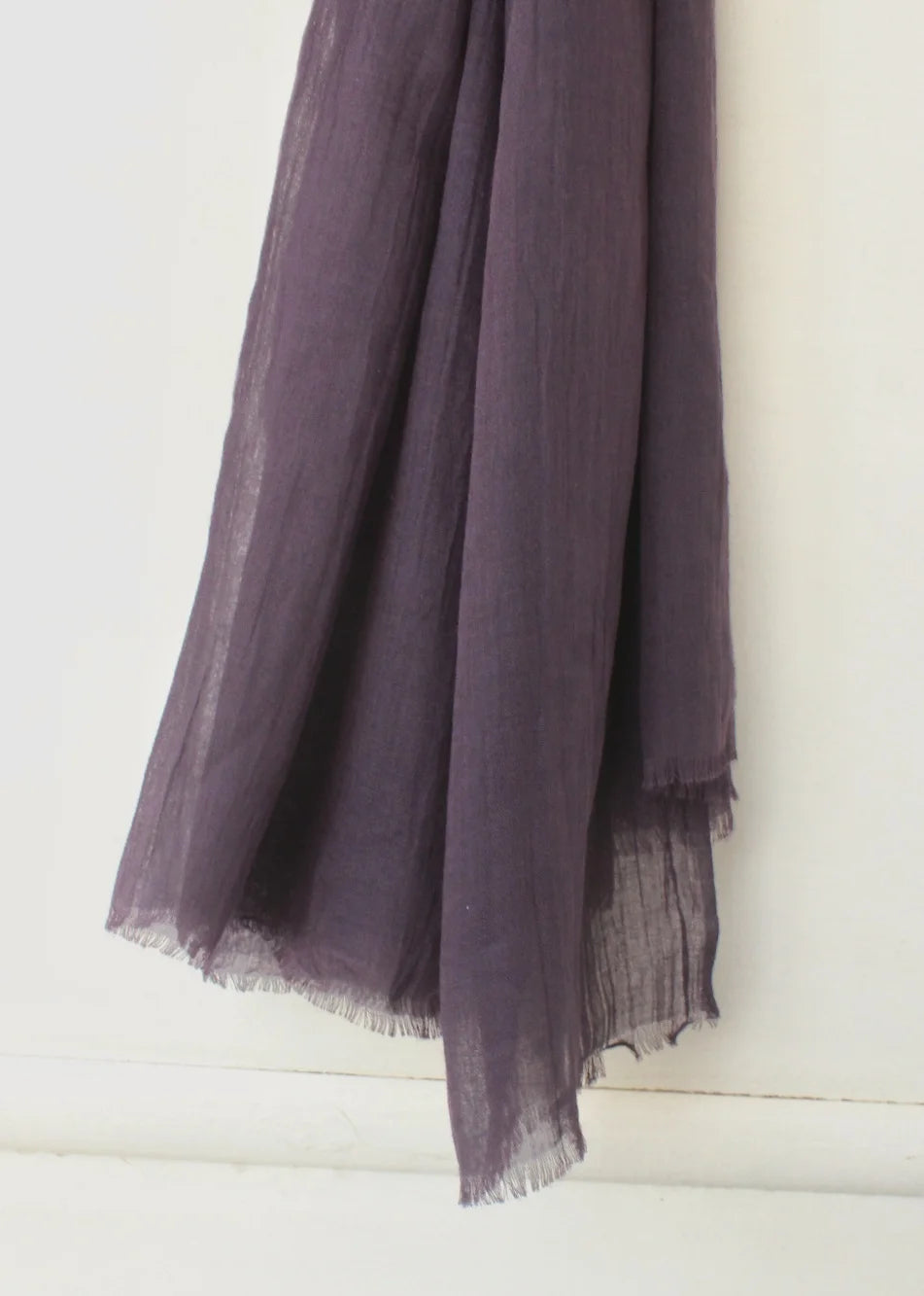 Feather Lawn Hijab Eggplant