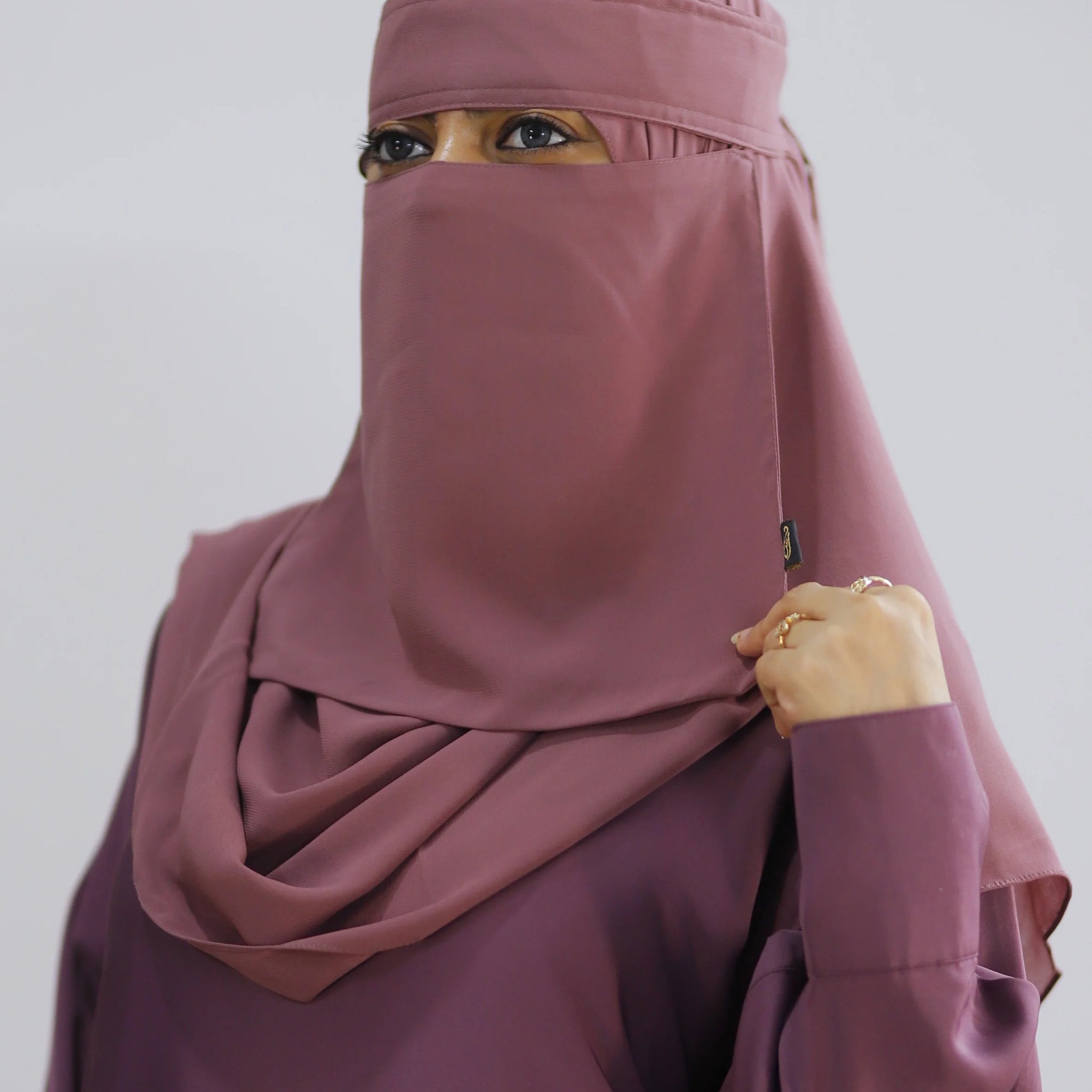 Saudi Niqab Set Raspberry