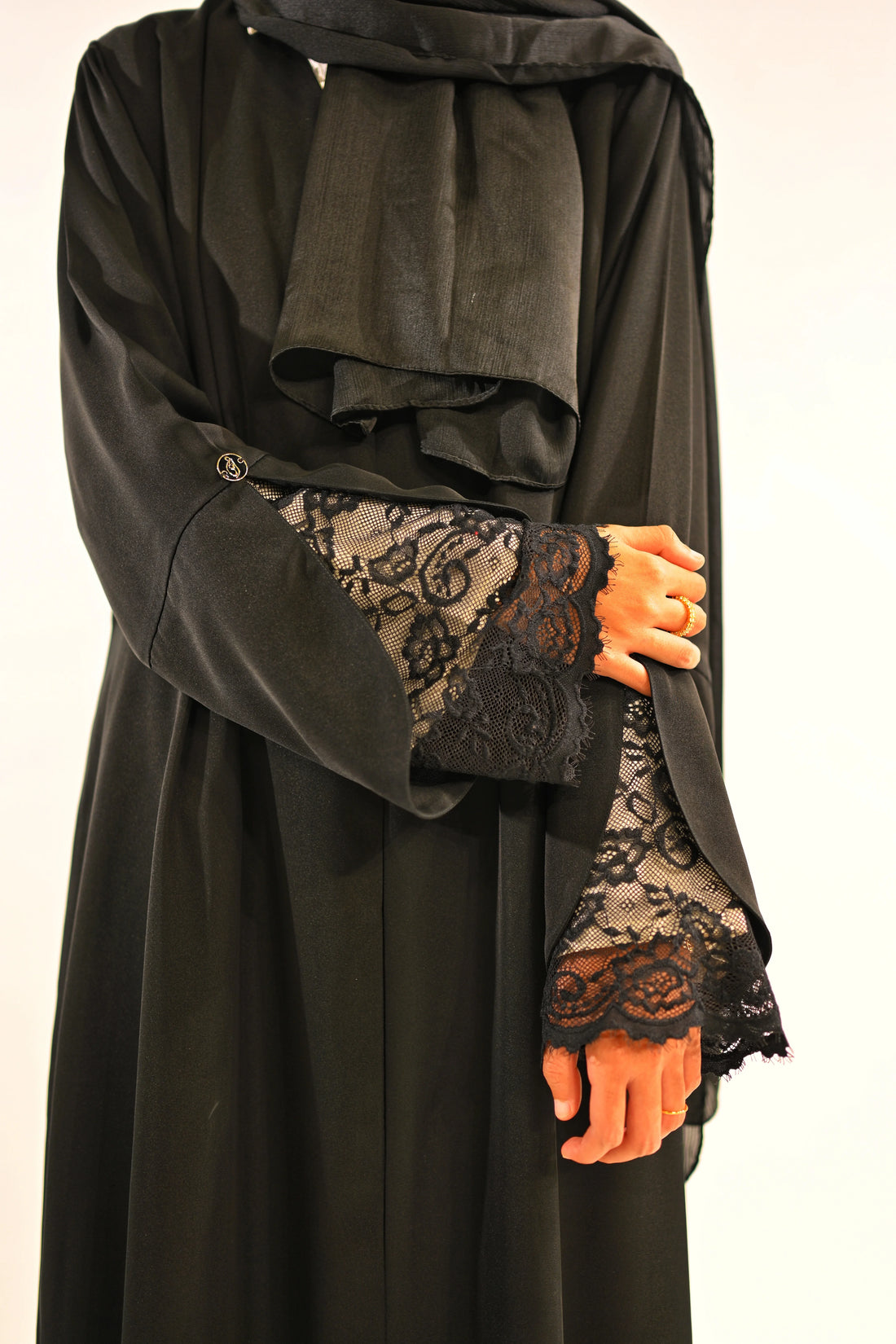 Noir Lace Abaya