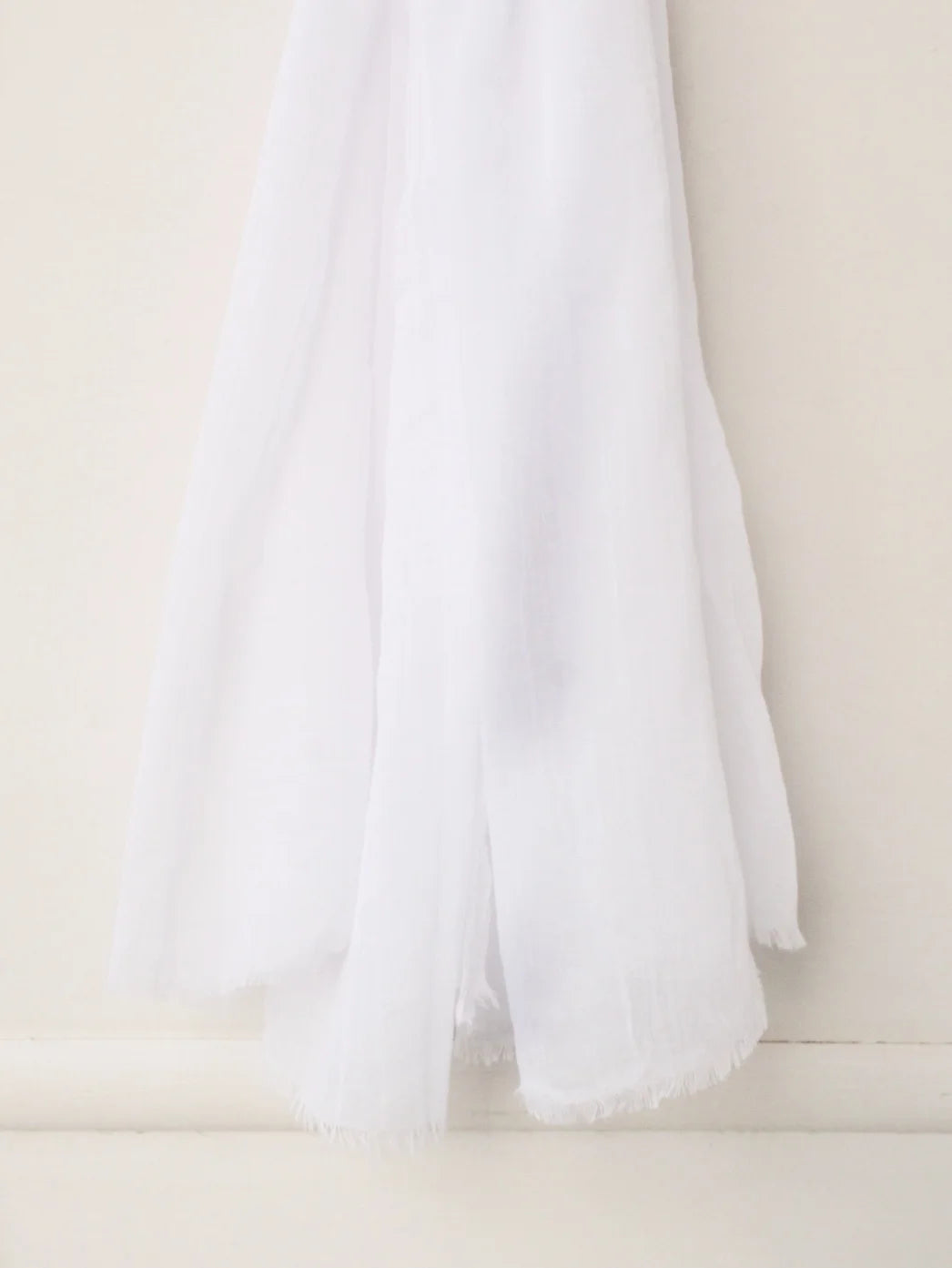Feather Lawn Hijab White