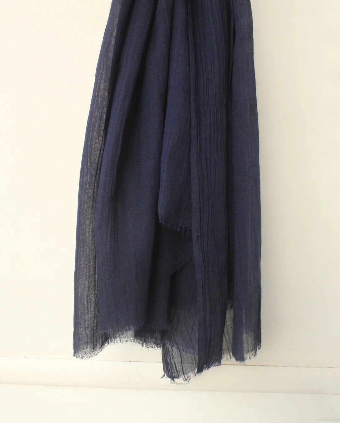 Feather Lawn Hijab Navy